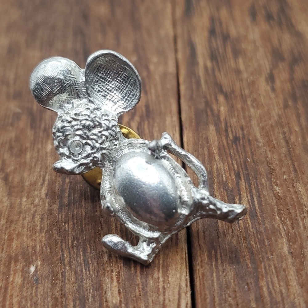 All through the house mouse pin B101